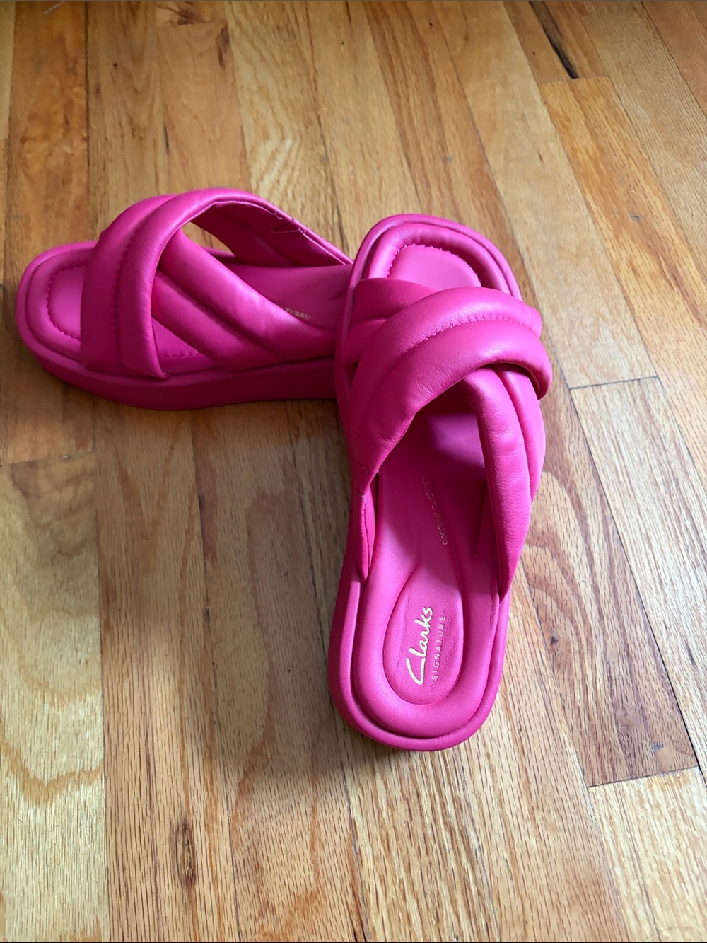 Final sale—nwt Clarks Women's Bright Pink Padded Slide Sandals